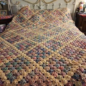 An Original Vintage Yo Yo Quilt